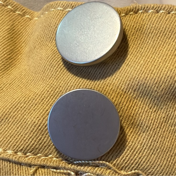 New Womens Relaxed Fit Casual High Waist Pocketed Denim Shorts - Picture 9 of 9